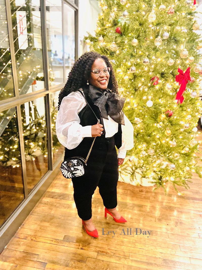 12 Days of Holiday Outfits                                 Day 3: Black & White